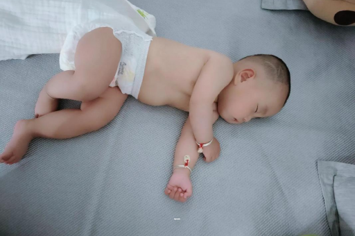 专业助孕公司宝宝突然很多眼屎